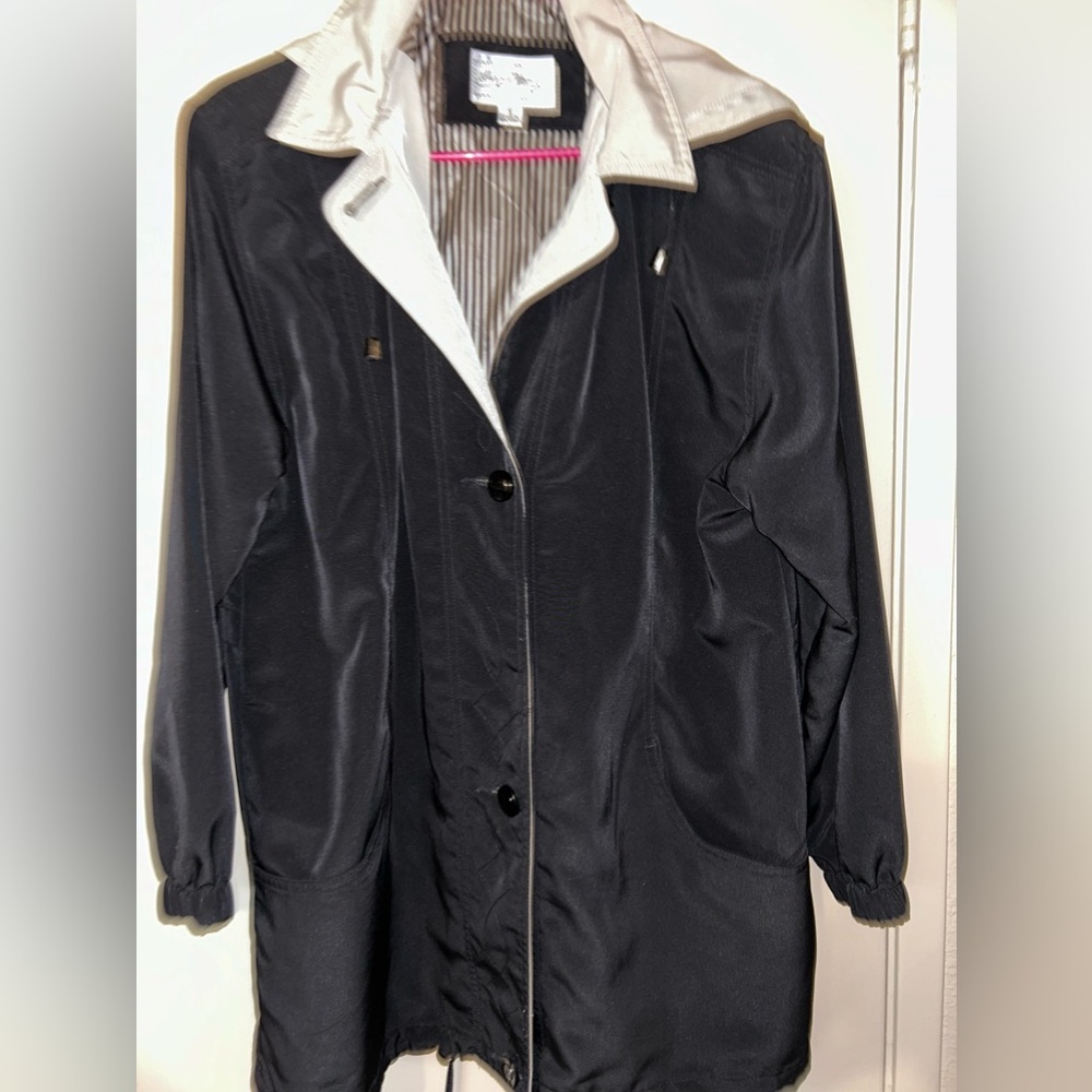 beautiful jacket with hood, very light and elegant